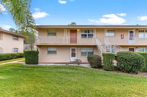 1100 E Caroline St #213, Tavares, FL 32778