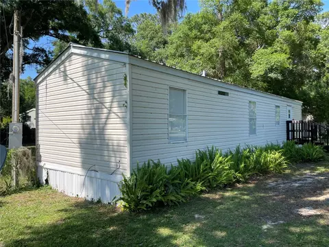 17359 SE 66th St, Ocklawaha, FL 32179