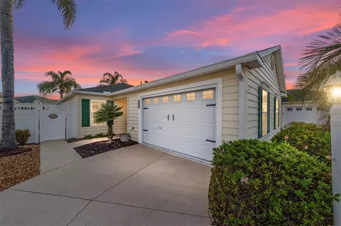 1421 Conchas Dr, The Villages, FL 32162