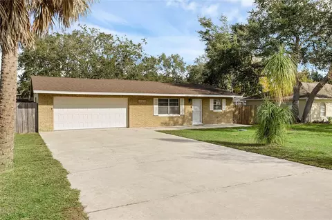 5233 Fredrick Rd, Fruitland Park, FL 34731