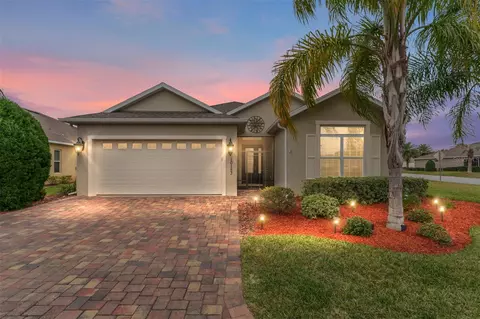 10153 Julia Isles Ave, Oxford, FL 34484