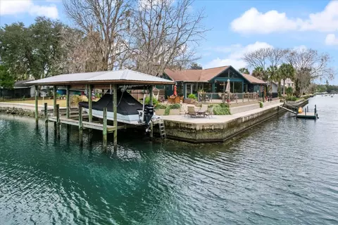 939 SE 4th Ave, Crystal River, FL 34429
