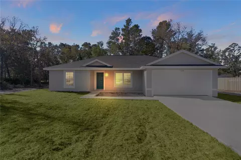 154 Malauka Radl, Ocklawaha, FL 32179
