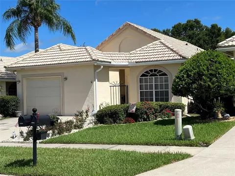 9002 Heathland Ct, Mount Dora, FL 32757