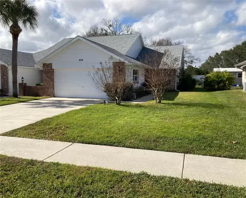 626 Woodview Dr, Tavares, FL 32778