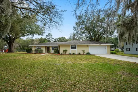 19306 Meadow Ln, Eustis, FL 32736