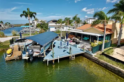 15617 Century Dr, Hudson, FL 34667