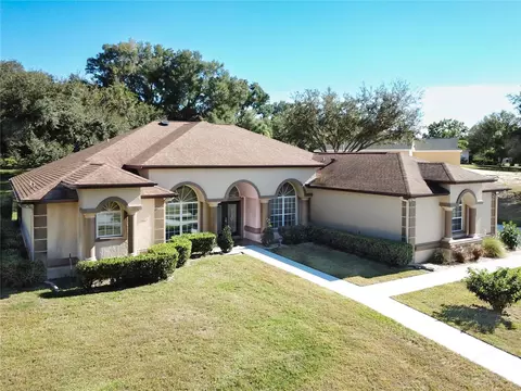 3942 Oak Pointe Dr, Lady Lake, FL 32159