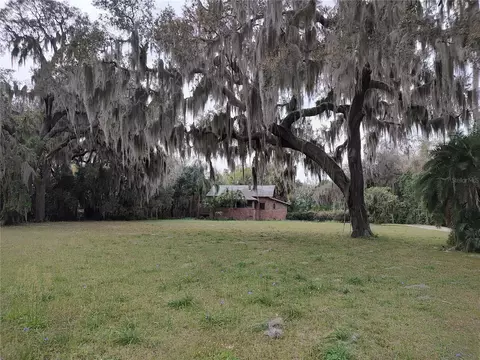 8929 Silver Lake Dr, Leesburg, FL 34788
