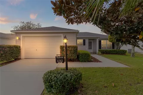 1042 Golden Grove Dr, The Villages, FL 32162
