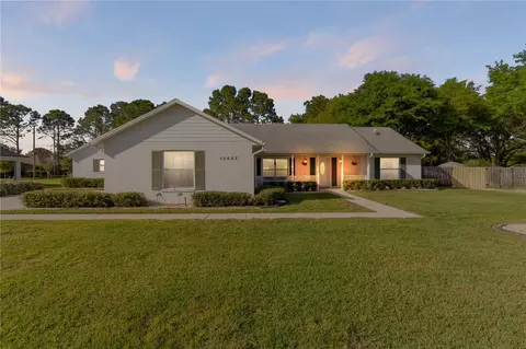 13437 Oak Bend Dr, Grand Island, FL 32735