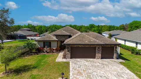 703 S Dixie Dr, Howey In The Hills, FL 34737
