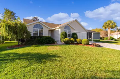 521 Loma Paseo Dr, Lady Lake, FL 32159