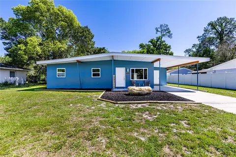 572 Wisteria Ave, Umatilla, FL 32784