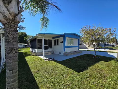 911 Village Dr, Wildwood, FL 34785