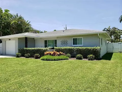 106 9th St, Belleair Beach, FL 33786