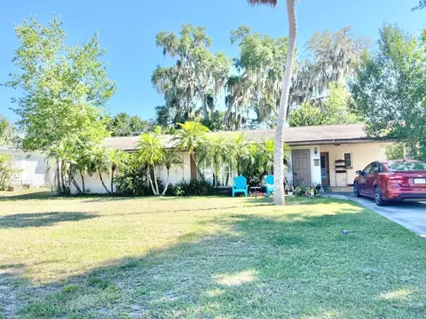811 Tangerine St, Tavares, FL 32778