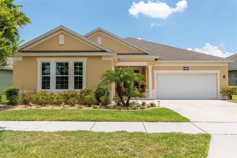 325 Blue Cypress Dr, Groveland, FL 34736