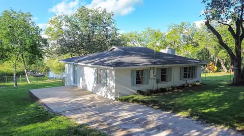 17301 SE 54th St, Ocklawaha, FL 32179