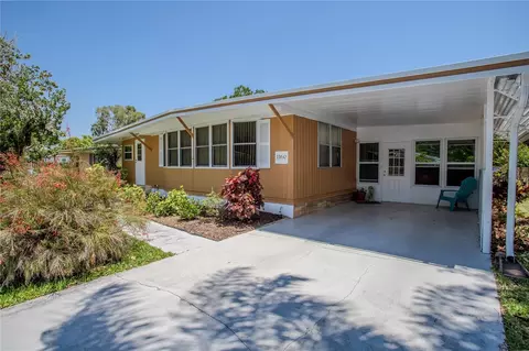 1160 Capella Dr, Tavares, FL 32778