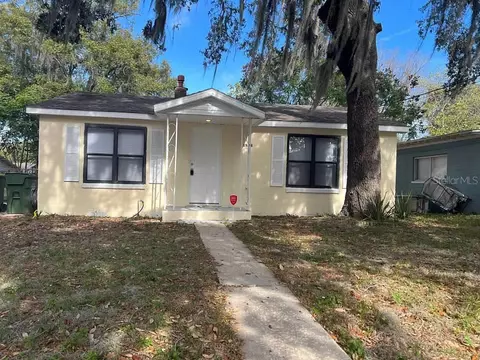 1806 High St, Leesburg, FL 34748