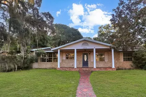 2883 E Crooked Lake Dr, Eustis, FL 32726
