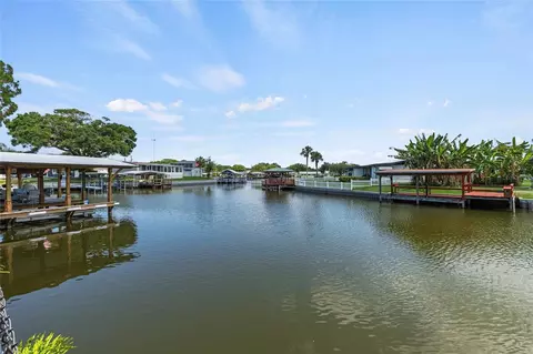 30045 Wausaukee Dr, Tavares, FL 32778