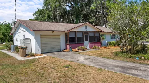 24 E Bay Ave, Yalaha, FL 34797