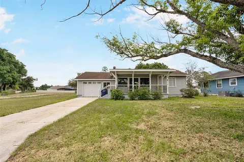 104 S Mare Ave, Howey In The Hills, FL 34737
