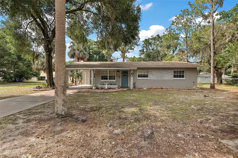 1305 E 9th Ave, Mount Dora, FL 32757