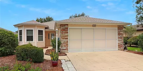 5409 Sir Churchill Dr, Leesburg, FL 34748