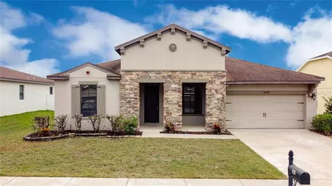 620 Woods Landing Dr, Minneola, FL 34715