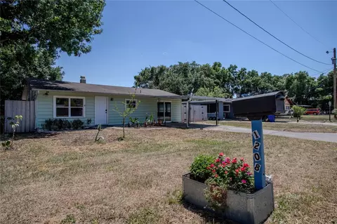 1208 Osceola Ave, Tavares, FL 32778