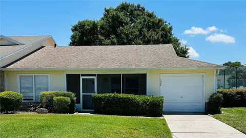 1624 Tudor Ln, Tavares, FL 32778