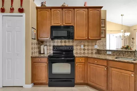 Kitchen - 13144 Coldwater Loop, Clermont, FL 34711 photo 6 of 9