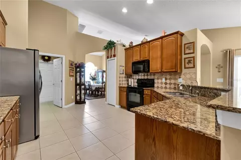 Kitchen - 13144 Coldwater Loop, Clermont, FL 34711 photo 4 of 9