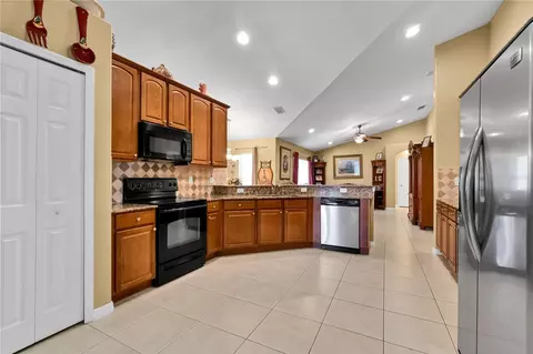 Kitchen - 13144 Coldwater Loop, Clermont, FL 34711 photo 2 of 9