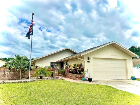 1519 S Pointe Dr, Leesburg, FL 34748