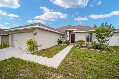 900 Edith Dr, Fruitland Park, FL 34731
