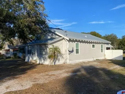 704 N Disston Ave, Tavares, FL 32778