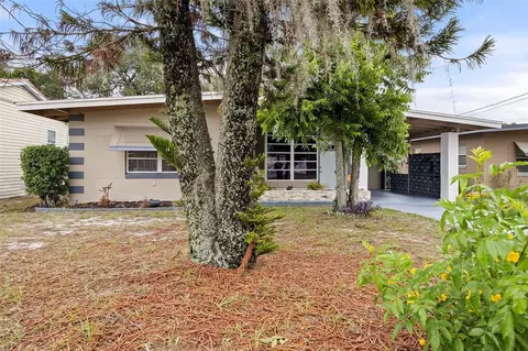 1113 Oakland Cir, Tavares, FL 32778