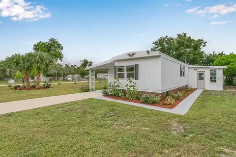 12021 Lakeview Dr, Leesburg, FL 34788