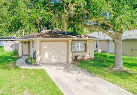 1205 N Texas Ave, Tavares, FL 32778