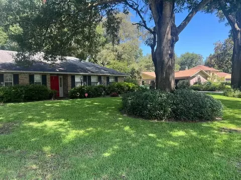 9736 Fairway Cir, Leesburg, FL 34788