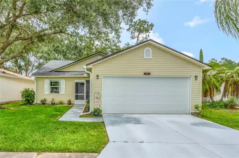 717 Glen Oaks Dr, Leesburg, FL 34748