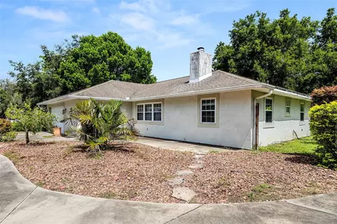 1227 E Lakeview Ave, Eustis, FL 32726