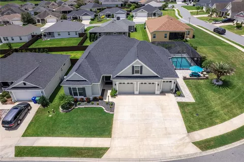 3245 Sennett Cir, Oxford, FL 34484