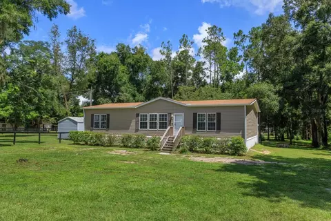 106 E Park St, Center Hill, FL 33514