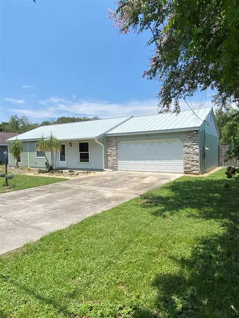 15803 Susanne Dr, Tavares, FL 32778