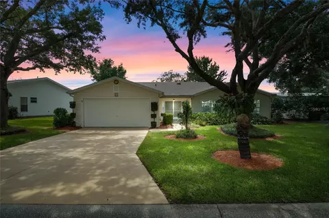 5025 El Destino Dr, Leesburg, FL 34748